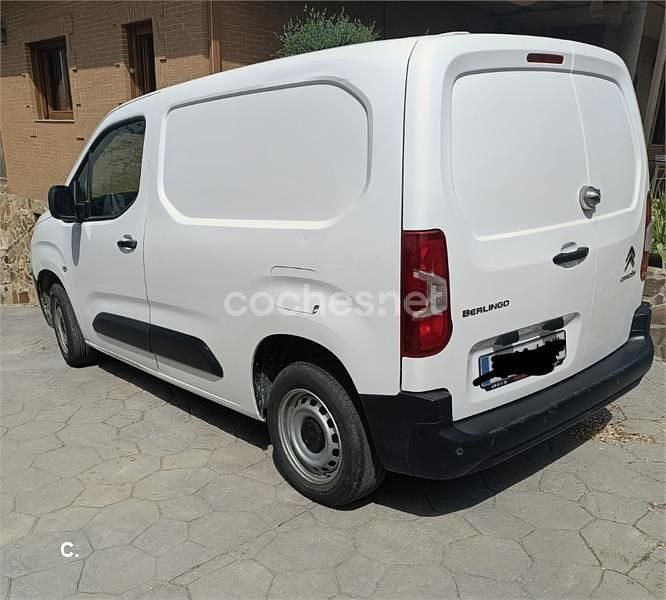 Käytetty Citroën Berlingo Feel 102 HP (75 kW) 2021 Valkoinen Tila-auto