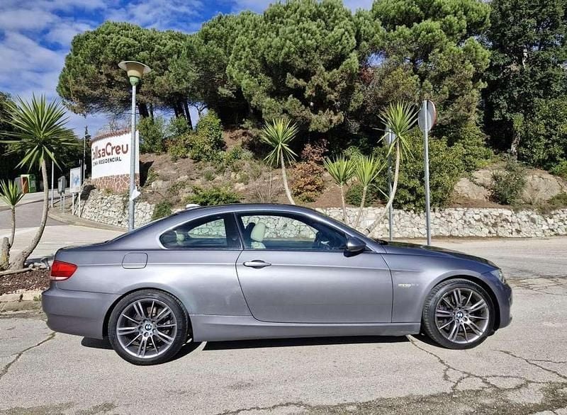 Usado BMW 325 218 CV (160 kW) 2008 Gris / plata Coupe