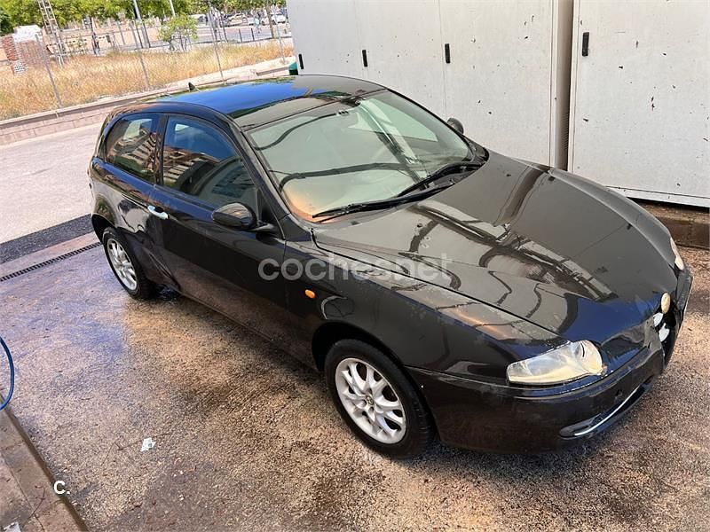 Usado Alfa Romeo 147 115 CV (84 kW) 2003 Negro Utilitario