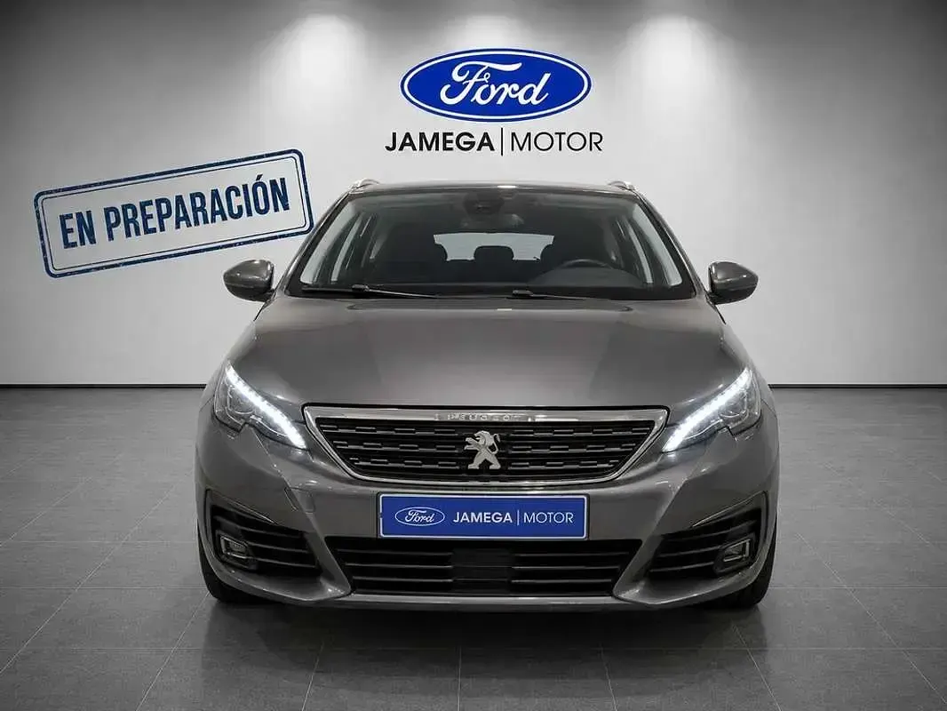 Usado Peugeot 308 SW Allure 131 CV (96 kW) 2021 Gris Familiar