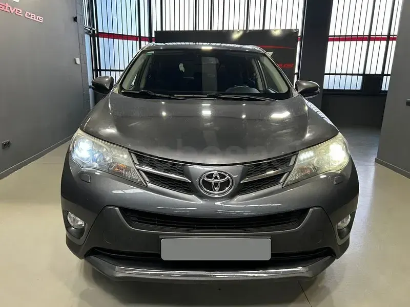 Usado Toyota RAV4 Executive 150 CV (110 kW) 2013 Gris / plata SUV