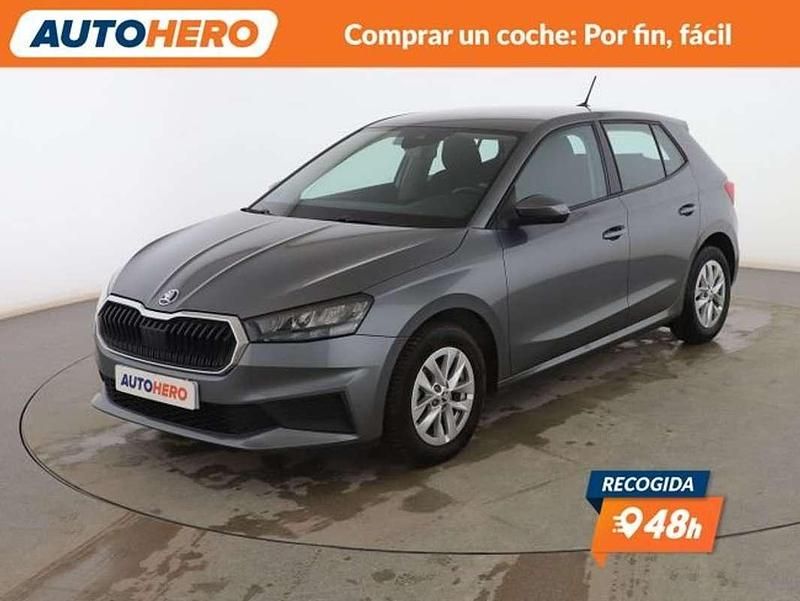 Usado Skoda Fabia Ambition 95 CV (69 kW) 2021 Gris Utilitario
