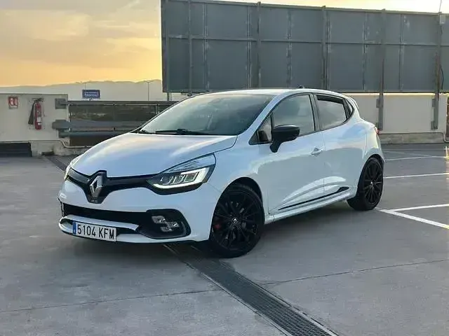 Begagnad Renault Clio IV R.S. 200 HK (147 kW) 2018 Sedan