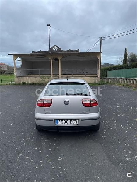Usado Seat Leon 110 CV (80 kW) 2000 Gris / plata Utilitario