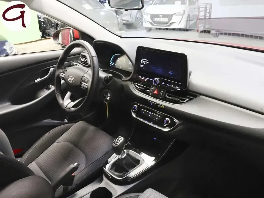 Usado Hyundai i30 120 CV (88 kW) 2024 Rojo Utilitario