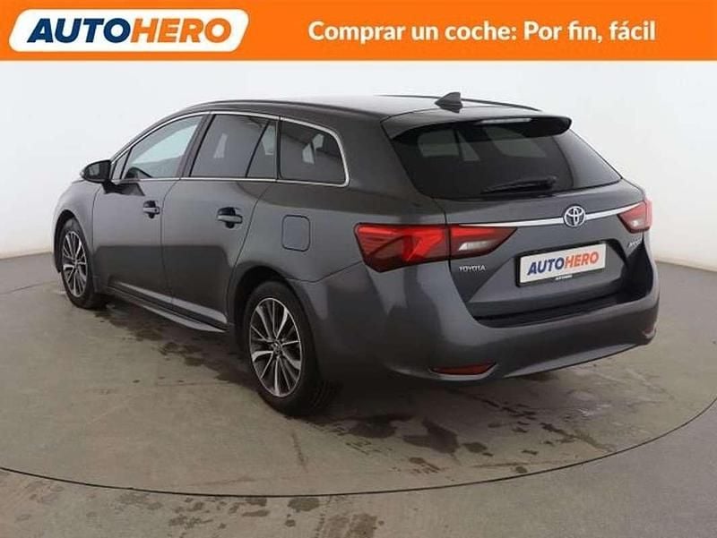 Usado Toyota Avensis Advance 150 CV (110 kW) 2016 Gris Familiar