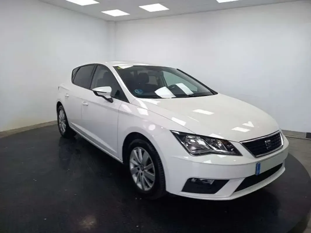 Usado Seat Leon Reference 111 CV (81 kW) 2018 Blanco Berlina