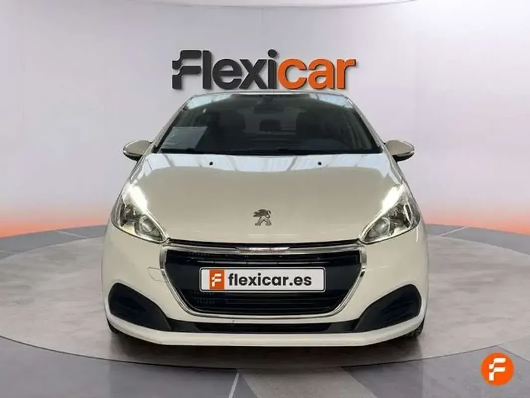 Usado Peugeot 208 Active 101 CV (74 kW) 2019 Blanco Utilitario