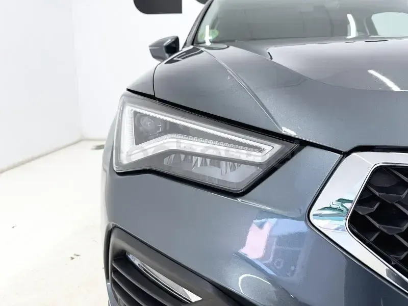 Usado Seat Ateca Style 150 CV (110 kW) 2021 Gris / plata SUV