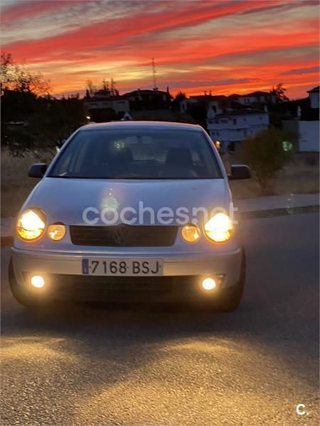 Gris / plata Usado 2002 VW Polo Highline Berlina | 2500 € (Precio justo) - Imagen 1/4