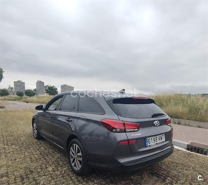 Gris / plata Usado 2018 Hyundai i30 GO! Familiar | 7250 € - Imagen 1/4