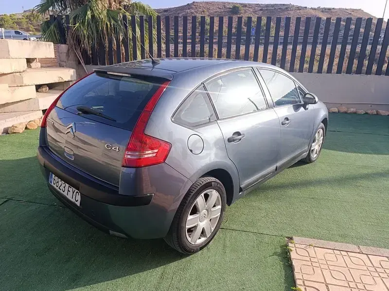 Usado Citroën C4 90 CV (66 kW) 2008 Gris / plata Berlina