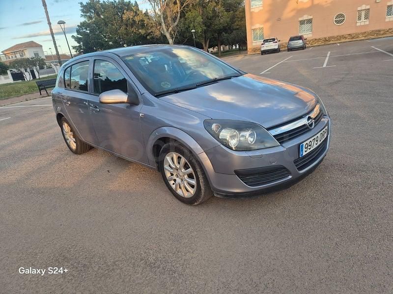 Usado Opel Astra Enjoy 100 CV (73 kW) 2006 Gris / plata Berlina