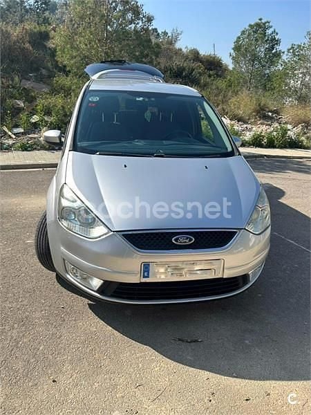 Usado Ford Galaxy Ghia 140 CV (102 kW) 2007 Gris / plata Monovolumen