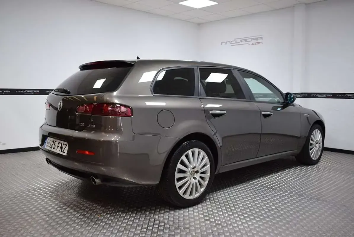 Usado Alfa Romeo 159 185 CV (136 kW) 2007 Gris Familiar