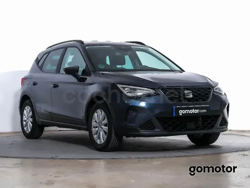 Usado Seat Arona Style 95 CV (69 kW) 2025 Gris / plata SUV