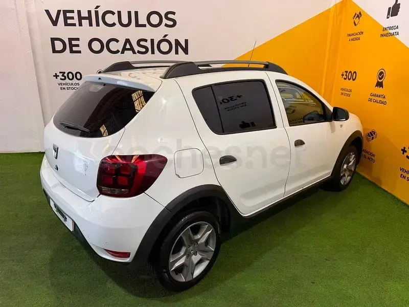 Usado Dacia Sandero Essentiel 73 CV (53 kW) 2018 Blanco Berlina
