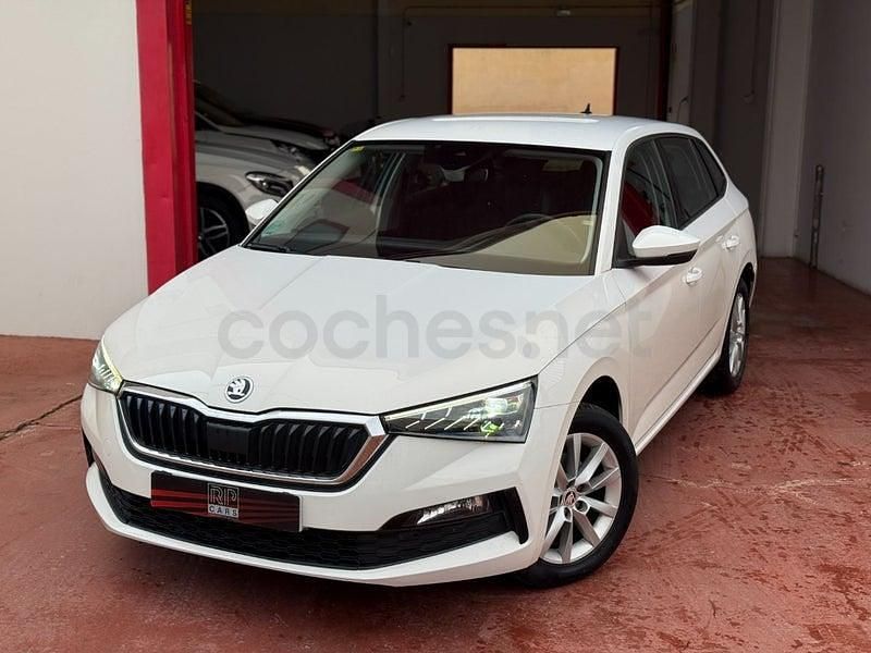 Usado Skoda Scala Style 115 CV (84 kW) 2020 Blanco Utilitario