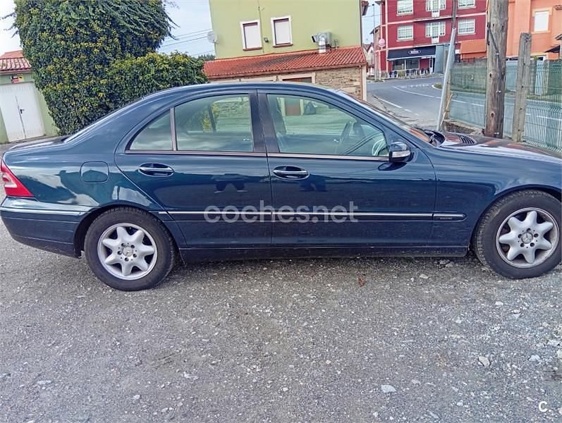 Usado Mercedes C220 Elegance 143 CV (105 kW) 2003 Azul Berlina