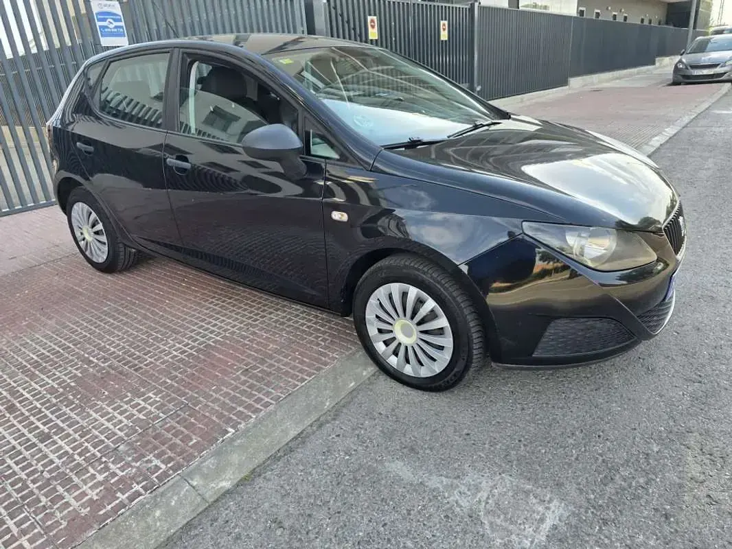 Usado Seat Ibiza Copa 90 CV (66 kW) 2011 Negro Utilitario