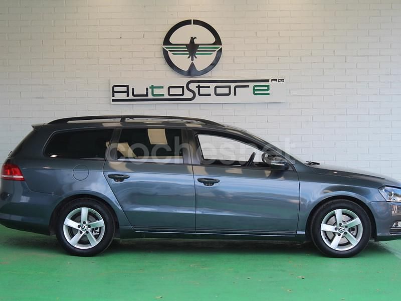 Usado VW Passat Advance 105 CV (77 kW) 2013 Gris / plata Berlina