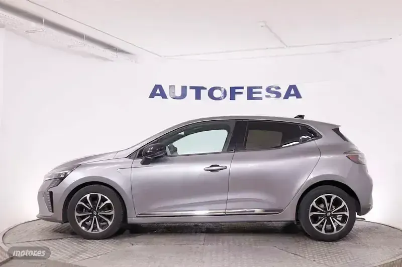 Usado Renault Clio Techno 90 CV (66 kW) 2025 Gris Utilitario