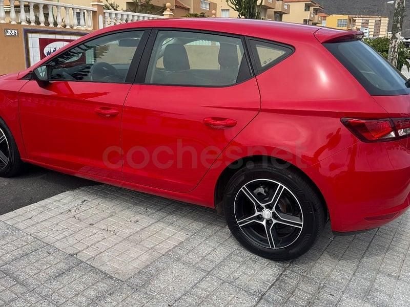 Usado Seat Leon Style 110 CV (80 kW) 2014 Rojo Berlina