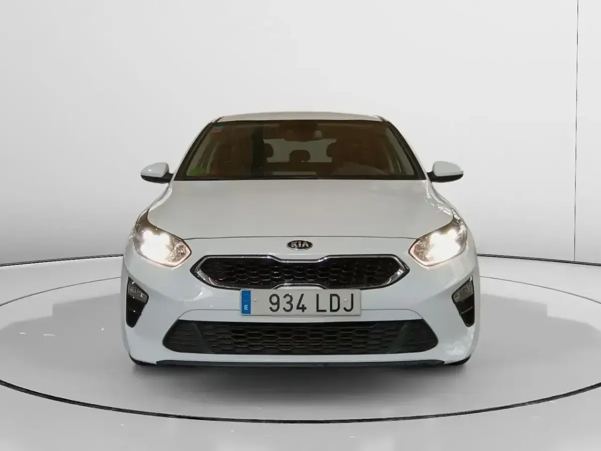 Usado Kia Ceed 101 CV (74 kW) 2019 Blanco Utilitario