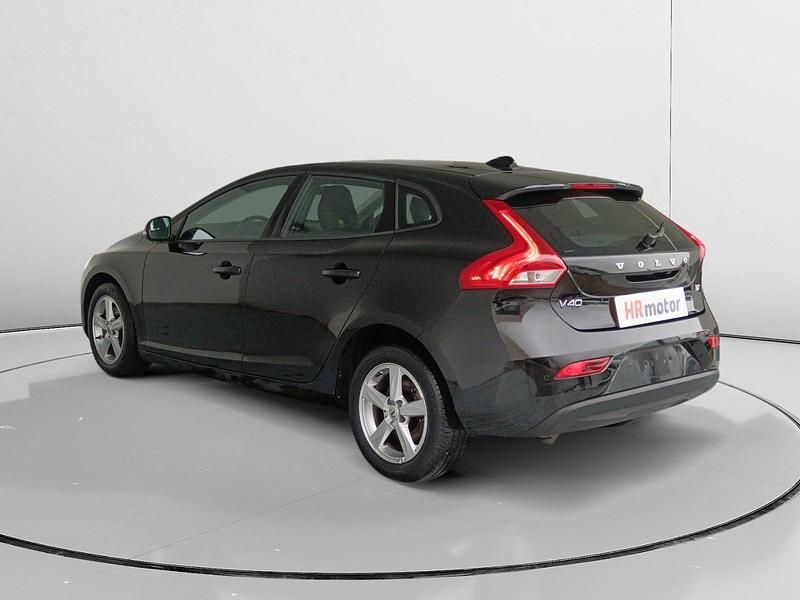 Usado Volvo V40 Momentum 122 CV (89 kW) 2016 Negro Utilitario
