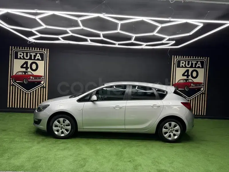 Usado Opel Astra Selective 110 CV (80 kW) 2015 Gris / plata Berlina
