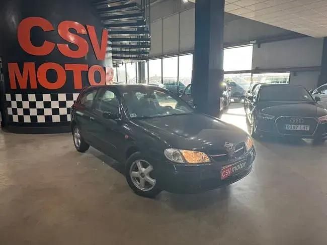 Usado Nissan Almera 90 HP (66 kW) 2002 Preto Sedan