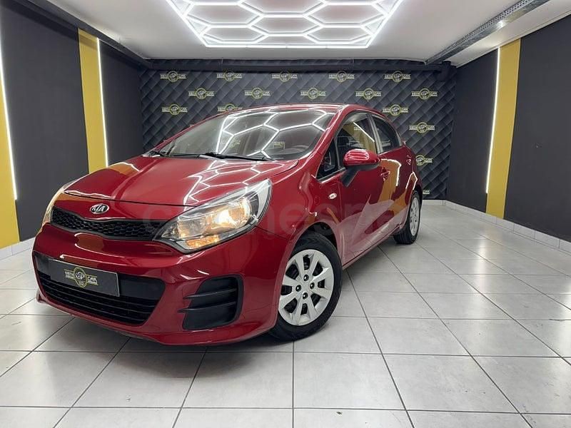Usado Kia Rio 84 CV (61 kW) 2016 Granate Utilitario