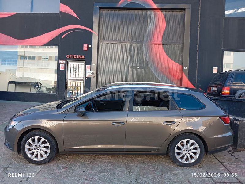 Usado Seat Leon Reference 105 CV (77 kW) 2015 Gris / plata Familiar