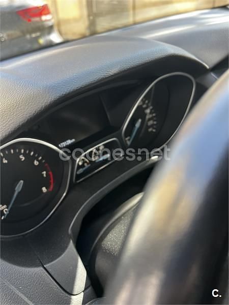 Usado Ford Focus Active 125 CV (91 kW) 2018 Azul Familiar