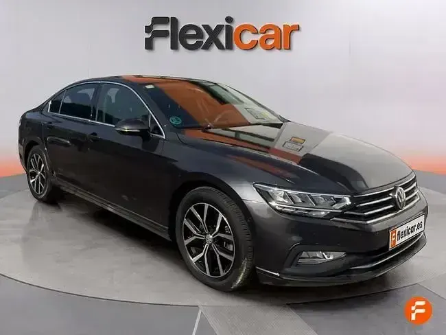 Usado VW Passat Executive 120 CV (88 kW) 2020 Gris Familiar