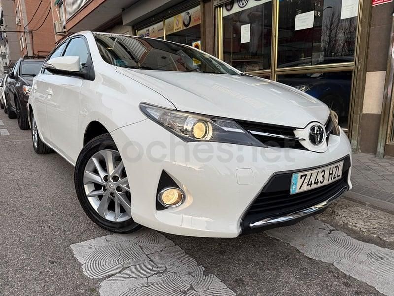 Usado Toyota Auris Active 132 CV (97 kW) 2015 Blanco Berlina