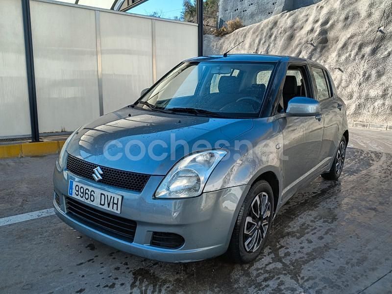 Gris / plata Usado 2006 Suzuki Swift GL Berlina | 2500 € (Buen precio) - Imagen 1/4