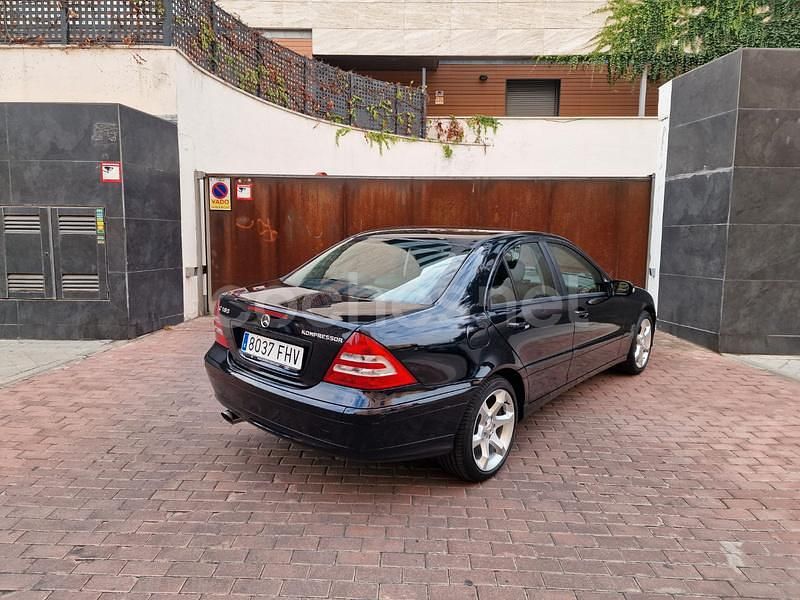Usado Mercedes C180 Sport Edition 143 CV (105 kW) 2007 Azul Berlina