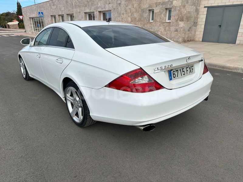 Usado Mercedes CLS320 224 CV (164 kW) 2007 Blanco Berlina