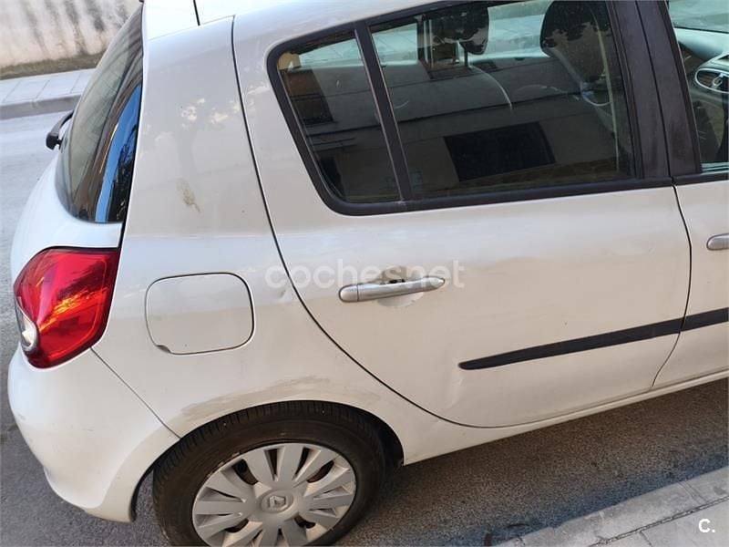 Usado Renault Clio II Authentique 86 CV (63 kW) 2010 Blanco Berlina
