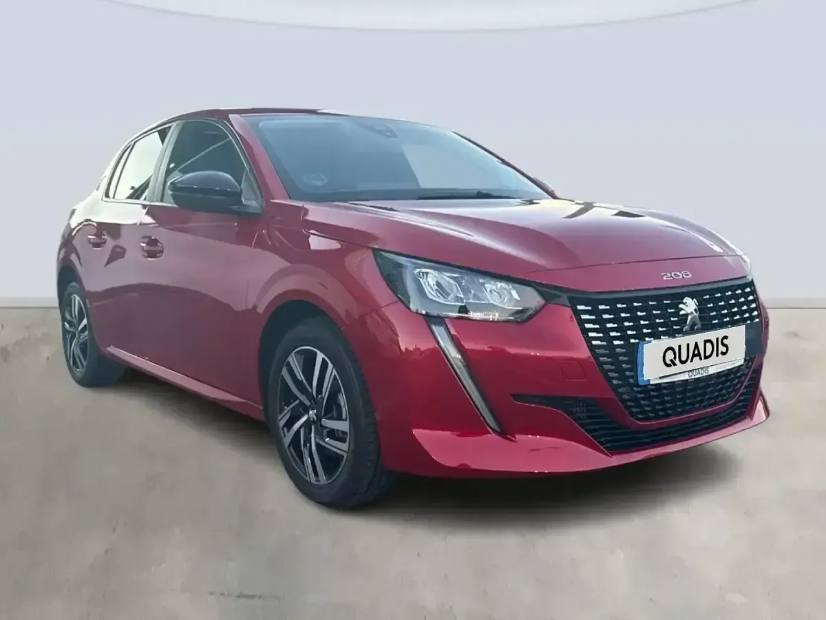 Usado Peugeot 208 Active 100 CV (73 kW) 2023 Rojo Utilitario