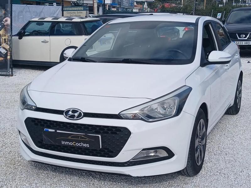 Begagnad Hyundai i20 84 HK (61 kW) 2017 Vit Halvkombi