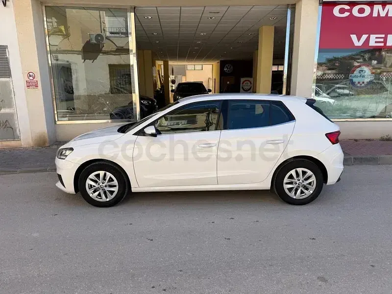 Usado Skoda Fabia 80 CV (58 kW) 2022 Blanco Utilitario
