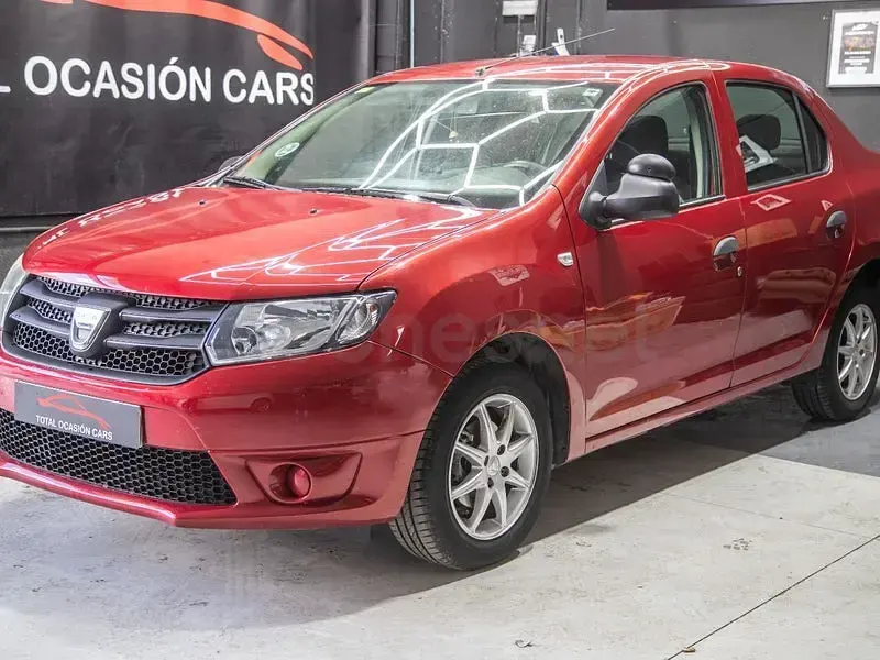Usado Dacia Logan Lauréate 90 CV (66 kW) 2014 Granate Berlina