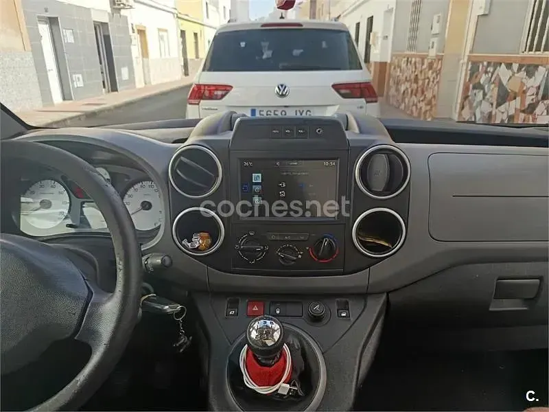 Usado Peugeot TePee Active 100 CV (73 kW) 2016 Gris / plata Monovolumen