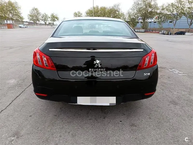 Usado Peugeot 508 Active 112 CV (82 kW) 2012 Marrón Berlina
