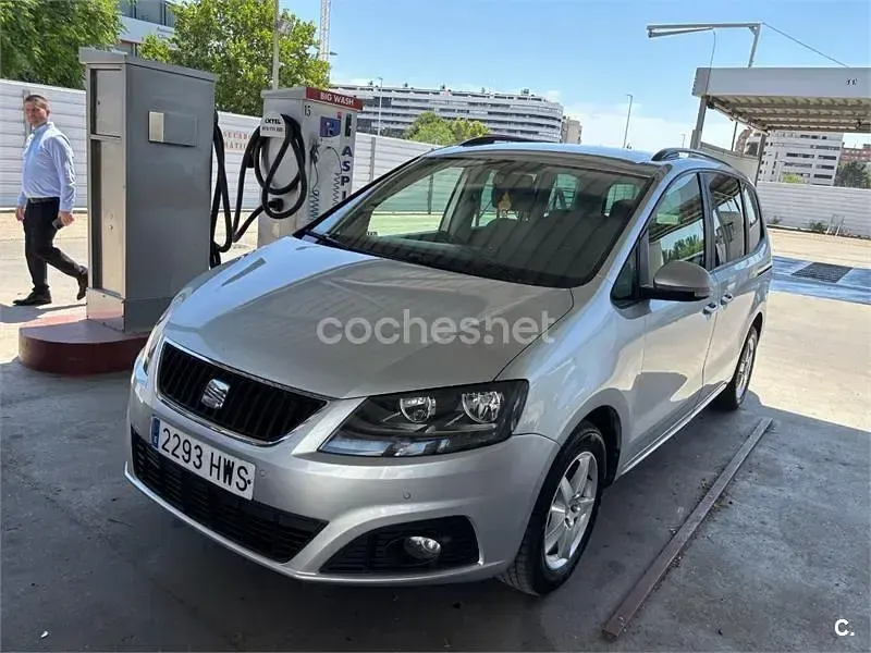 Usado Seat Alhambra Style 140 CV (102 kW) 2014 Gris / plata Monovolumen