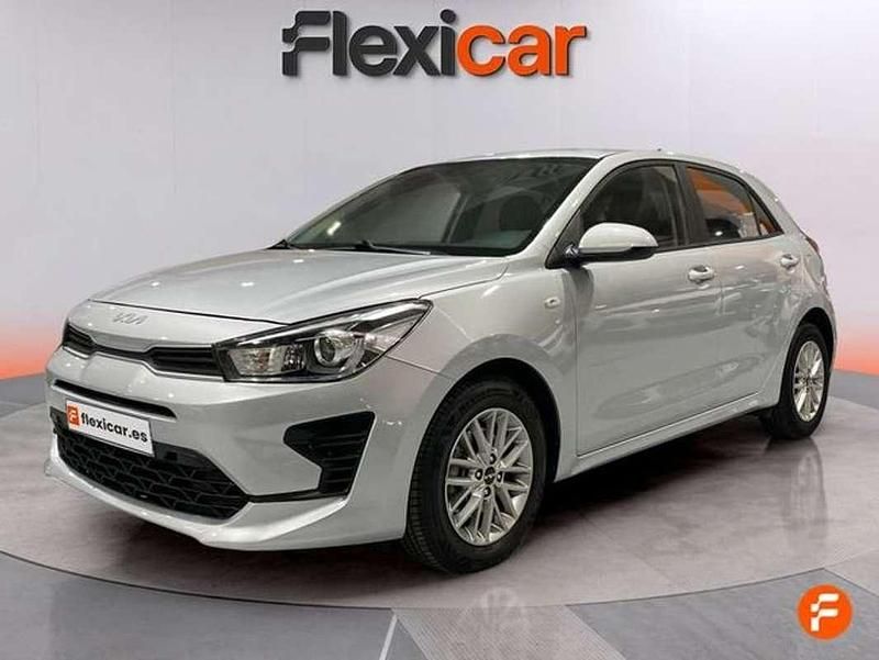 Usado Kia Rio 101 CV (74 kW) 2021 Blanco Berlina