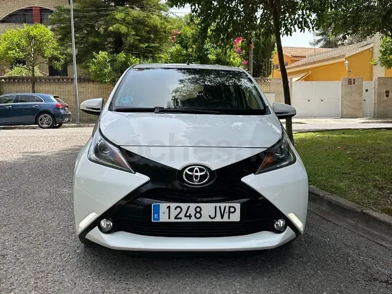 Usado Toyota Aygo X-clusiv 69 CV (50 kW) 2017 Blanco Utilitario