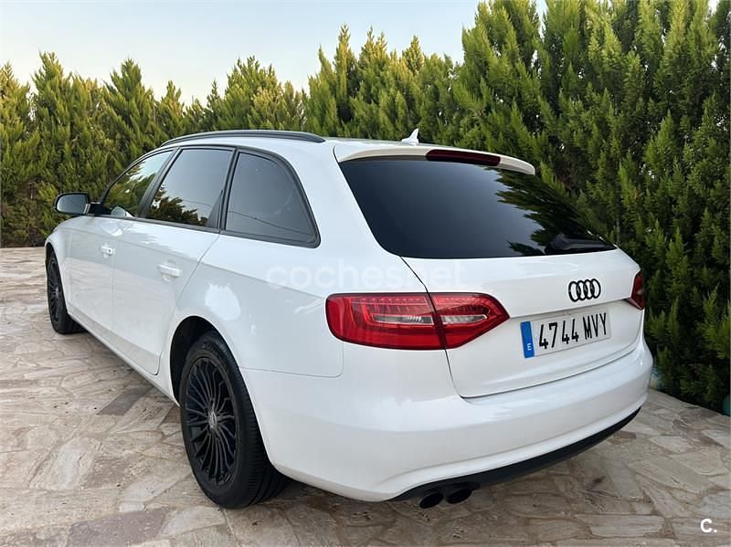 Usado Audi A4 143 CV (105 kW) 2012 Blanco Familiar